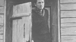 Franciszek Pieczka - scena z filmu "Żywot Mateusza" w reżyserii Witolda Leszczyńskiego. 1968 r. Fot. PAP/CAF/Reprodukcja