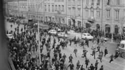 Protesty studentów na Krakowskim Przedmieściu w rejonie Uniwersytetu Warszawskiego. Fot. PAP/T.  Zagoździński