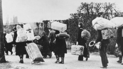 Grupa Niemców opuszczająca Śląsk, 1945 r. Źródło: Bundesarchiv