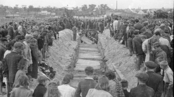 Pogrzeb ofiar pogromu kieleckiego. Fot. PAP/CAF