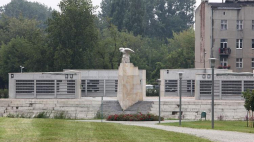 Pomnik Polaków Ratujących Żydów podczas II wojny światowej w Parku Ocalałych w Łodzi. 2009 r. Fot. PAP/G. Michałowski 