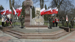 Obchody 78. rocznicy Zbrodni Katyńskiej przed Pomnikiem Katyńskim w Białymstoku. Fot. PAP/A. Reszko
