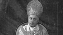 Prymas August Hlond podczas swojego ingresu w kościele Wniebowzięcia NMP i św. Józefa Oblubieńca. Fot. PAP/K. Madejski