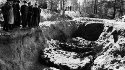 Ekshumacja zwłok polskich oficerów zamordowanych w Katyniu, 1943 rok. Fot. PAP/CAF/Archiwum