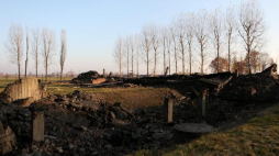 Ruiny krematorium III. Fot. PAP/S. Rozpędzik