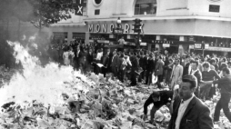 Zamieszki w Paryżu.  12.06.1968. Fot. PAP/CAF