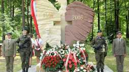 Odsłonięcie Pomnika Leśników Pomordowanych i Poległych za Wolną Polskę w Janowie Lubelskim. Fot. PAP/W. Pacewicz