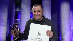 Marcin Wicha odebrał Literacką Nagrodę Nike. Fot. PAP/T. Gzell