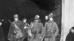 Walki polsko-ukraińskie - obrona Lwowa. Patrol legionistek. 11.1918. Fot. NAC