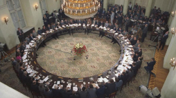 Zakończenie obrad okrągłego stołu, 5 kwietnia 1989 r. Fot. PAP/J. Bogacz