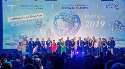 Twórcy i aktorzy filmu „Znajdę Cię” w reż. Marthy Coolidge podczas gali otwarcia Festiwalu Transatlantyk w Łodzi. Fot. PAP/G. Michałowski
