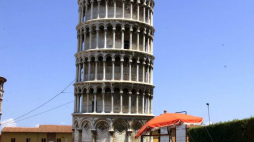 Włochy, Piza. Krzywa Wieża. Fot. PAP/EPA