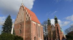 Kościół pod wezwaniem Najświętszej Marii Panny (L) na poznańskim Ostrowie Tumskim. Fot. PAP/J. Kaczmarczyk