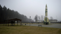Replika rakiety V2 w Parku Historycznym w Bliźnie. Fot. PAP/D. Delmanowicz