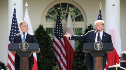 Waszyngton, Stany Zjednoczone Ameryki, 24.06.2020. Prezydent RP Andrzej Duda oraz prezydent Stanów Zjednoczonych Donald Trump podczas wspólnej konferencji prasowej w Ogrodzie Różanym. Fot. PAP/L. Szymański