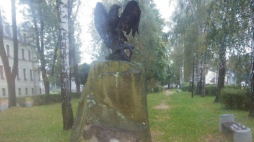 Zdjęcie pomnika już po zdjęciu tablic. Fot. Stowarzyszenie Rodzin Żołnierzy NSZ VII Okręg Śląski
