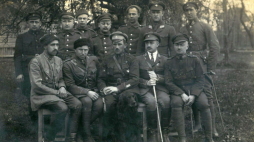 Gen. Stanisław Bułak-Bałachowicz z oficerami armii białoruskiej, 1920 r. Źródło: Wikipedia Commons
