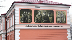 Mural w Przemyślu upamiętniający Orlęta Przemyskie. Fot. PAP/D. Delmanowicz