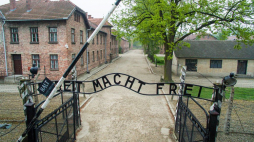 Teren b. niemieckiego obozu koncentracyjnego Auschwitz. Fot. PAP/S. Mielnik