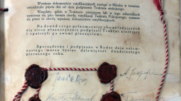 Ostatnia strona dokumentu Traktatu ryskiego z 18 marca 1921 r. z pieczęciami i podpisami stron. Źródło: Wikipedia Commons