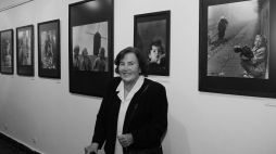 Wystawa Krystyny Łyczywek (na zdjęciu) „Fotografie z lat 1949–2010”. Warszawa, 2010 r. Fot. PAP/A. Rybczyński