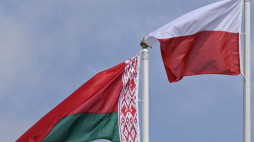Flagi Polski i Białorusi. Fot. PAP/A. Reszko