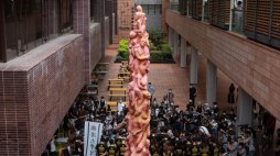 Kolumna Wstydu na Uniwersytecie Hongkongu. Fot. PAP/EPA