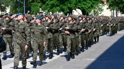 Przysięga 77 studentów, którzy ochotniczo odbywają służbę wojskową w ramach Legii Akademickiej. Szczecin, 20.07.2019. Fot. PAP/M. Bielecki