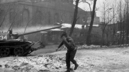 Pacyfikacja kopalni „Wujek”. Katowice, 16.12.1981. Fot. PAP/CAF/M. Janicki