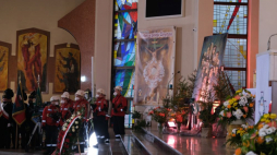 Msza św. w kościele Podwyższenia Krzyża Świętego w Katowicach-Brynowie w 40. rocznicę pacyfikacji kopalni Wujek. Fot. PAP/H. Bardo
