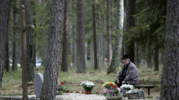 Mogiły ofiar niemieckich zbrodni w lesie piaśnickim. Fot. PAP/A. Warżawa