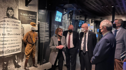 Wicepremier i minister kultury prof. Piotr Gliński odwiedził w poniedziałek w Waszyngtonie US Holocaust Memorial Museum. Źródło: Twitter/MKiDN