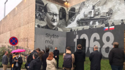 Mural w Pradze upamiętniający protest Ryszarda Siwca. Fot. Instytut Polski w Pradze