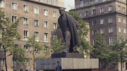 Pomnik Włodzimierza Lenina w alei Róż w dzielnicy Nowa Huta. Fot. PAP/J. Ochoński
