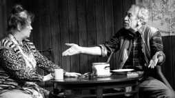 Hanna Zembrzuska i Jan Kobuszewski w spektaklu „Dwie morgi utrapienia” w warszawskim Teatrze Kwadrat. 1997 r. Fot. PAP/CAF/A. Urbanek