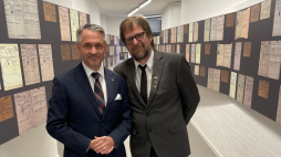 Ambasador RP w Berlinie Dariusz Pawłoś wziął udział w otwarciu Miejsca Pamięci i Edukacji byłej Fabryki Prochu Liebenau. Źródło: Ambasada RP w Berlinie