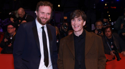 Reżyser Tim Mielants (L) i aktor Cillian Murphy na Berlinale 2024. Fot. PAP/EPA