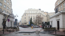 Uszkodzona brama wjazdowa przed Kancelarią Prezydenta w styczniu 2020 r. PAP/W. Olkuśnik