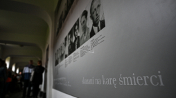 Rzeszów, wystawa zorganizowana przez IPN w dawnym stalinowskim więzieniu w Zamku Lubomirskich. Fot. PAP/D.Delmanowicz 