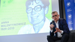Dr hab. Sławomir Cenckiewicz podczas dyskusji "Dziedzictwo Anny Walentynowicz". Gdańsk, 27.03.2024. Fot. PAP/A. Warżawa