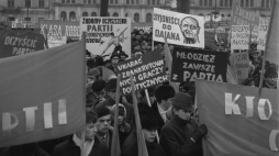 Propagandowy wiec poparcia dla antysyjonistycznej polityki PZPR w Kielcach po zamieszkach marcowych. Fot. PAP/W. Wawrzynkiewicz 