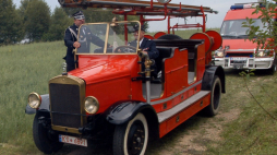 Strażacki mercedes z 1926 roku jest najcenniejszym eksponatem Małopolskiego Muzeum Pożarnictwa w Alwerni PAP/ J. Bednarczyk