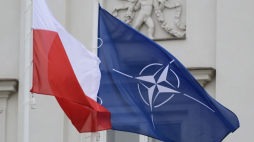 Flagi Polski i NATO. Fot. PAP/J. Kamiński
