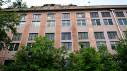 Budynek główny dawnej Fabryki Broni w Radomiu. 2023 r. Fot. PAP/P. Polak