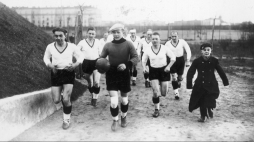 Mecz piłki nożnej Łódzki Klub Sportowy - Warszawianka w Łodzi w  1936 r. Fot. NAC