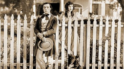 Kadr z filmu „Rozkosze gościnności”. /Źródło: Wikipedia