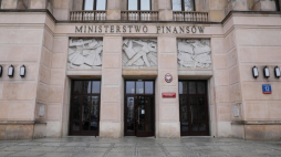 Siedziba Ministerstwa Finansów przy ul. Świętokrzyskiej w Warszawie, fot. PAP/A. Zawada