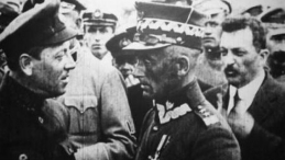 Semen Petlura i Edward Rydz-Śmigły na dworcu w Kijowie. 1920 r. Fot. PAP/CAF