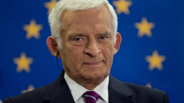 Przewodniczący Parlamentu Europejskiego Jerzy Buzek. Fot. PAP/M. Kulczyński 