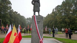 Pomnik Legionisty odsłonięty w łódzkim parku im. Legionów. Fot. PAP/G. Michałowski